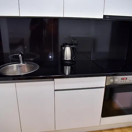 One Bedroom Apartment *